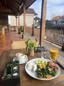 Organic gluten-free lunch at Bali Buda café in Ubud, serving Balinese and Western healthy dishes.