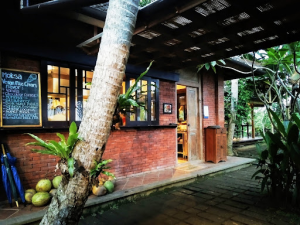 Organic vegan dishes and permaculture garden view at Moksa restaurant in Ubud, Bali.