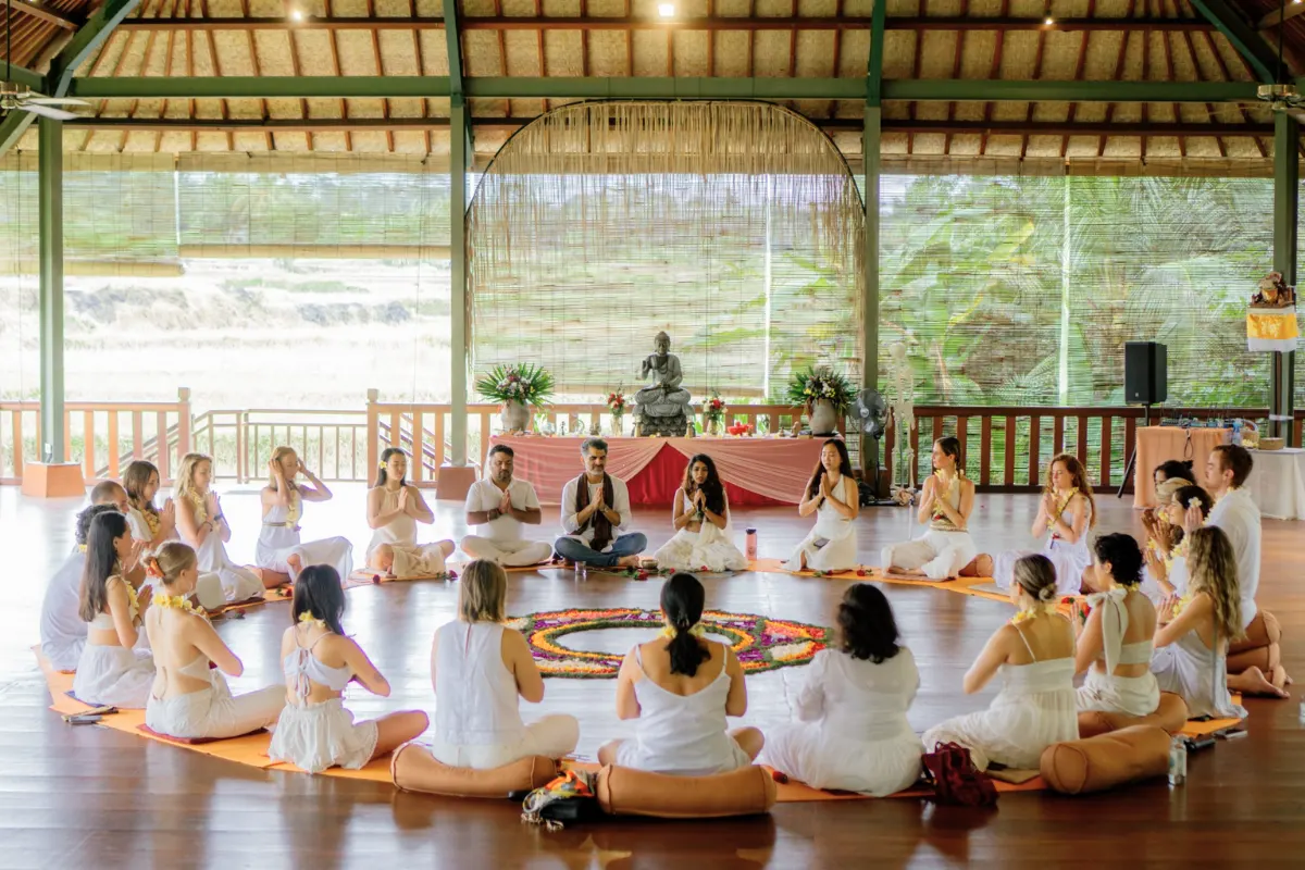 YNV - Meditation circle with Buddha