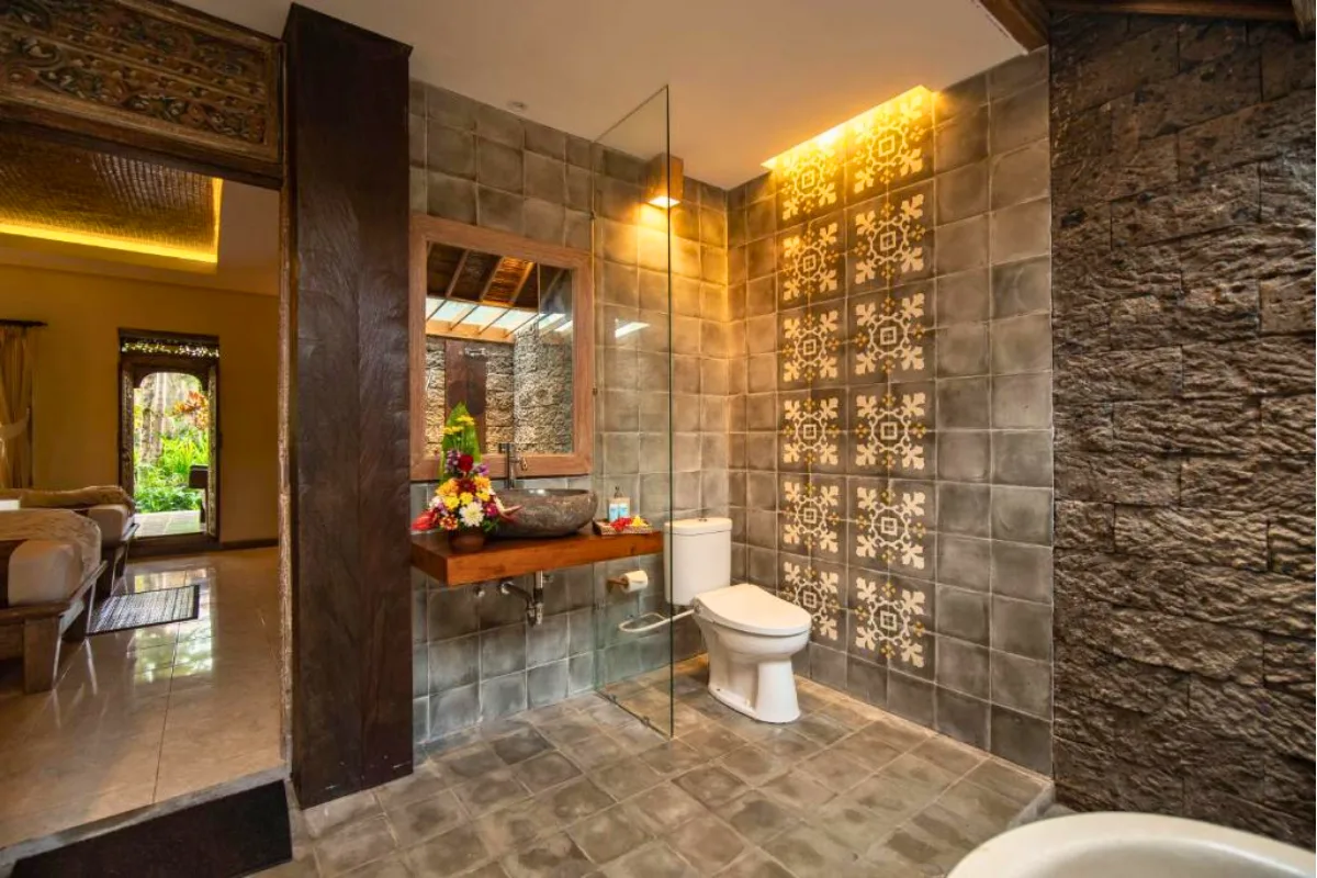 YNV - Stone tile bathroom