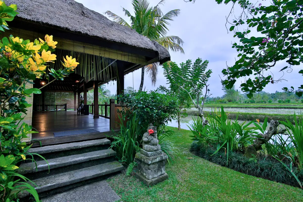 YNV - Thatched yoga pavilion